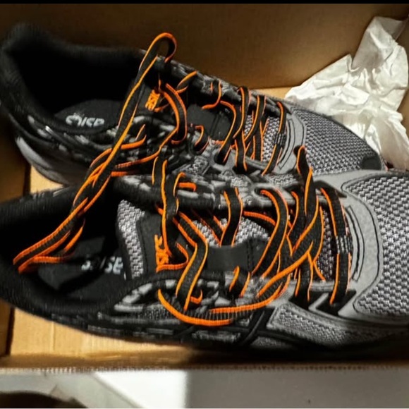 Brand New in Box ASICS Gel-Venture 6 Black and no Orange Running Shoes - Picture 2 of 4